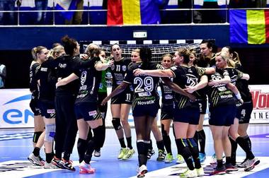 CSM Bucureşti, campioană naţională pentru a patra oară consecutiv la handbal feminin, a primit medaliile