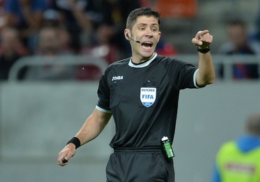 Radu Petrescu arbitrează meciul Gaz Metan Mediaş - FC Voluntari, din play-out-ul Ligii I