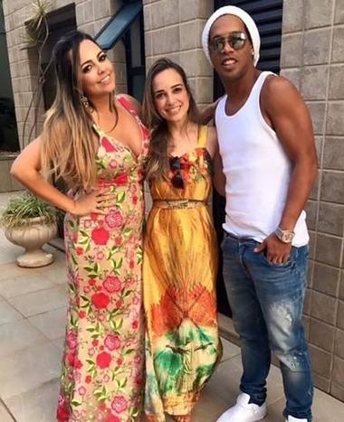 Ronaldinho se va căsători în luna august cu două femei