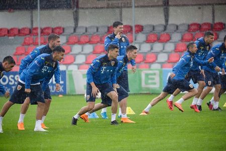 Tricolorii s-au antrenat pe ploaie la Graz. Meciul amical cu Chile va fi arbitrat de austriacul Christopher Jager