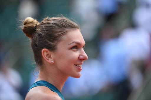 WTA: Halep, o forţă irezistibilă pe finalul meciului cu Kerber; Rolandgarros.com: Românca, veritabil metronom
