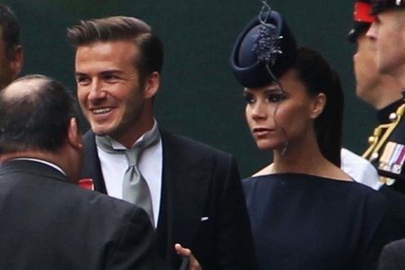 David şi Victoria Beckham donează ţinutele de la nunta regală pentru ajutorarea victimelor atacului de la Manchester