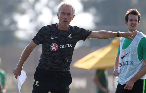 Bert van Marwijk îşi plăteşte staful din propriul buzunar până la finalul participării Australiei la CM