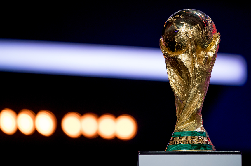 DOCUMENTAR: Cupa Mondială: 736 de jucători din 32 de ţări; Brazilia luptă pentru al şaselea trofeu, Germania pentru a-şi apăra titlul