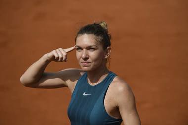 Simona Halep, felicitată de Hagi, Bute şi mai multe cluburi de fotbal după succesul de la Paris