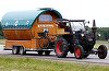 Un german a făcut 2.400 de kilometri cu tractorul şi a ajuns la timp pentru a vedea înfrângerea campioanei mondiale