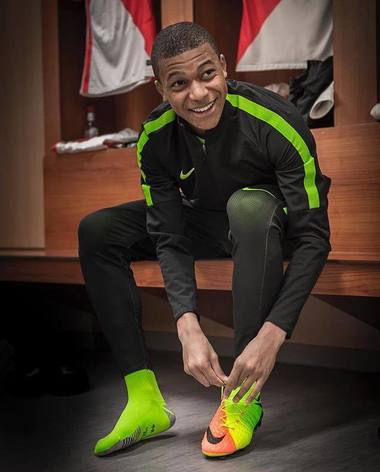 Mbappe, cel mai tânăr jucător care reuşeşte "dubla" la CM după 20 de ani