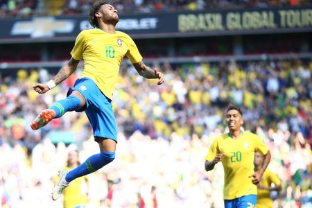 Brazilia s-a calificat în sferturile Cupei Mondiale, după ce a învins Mexic, scor 2-0; Neymar şi Firmino au marcat 