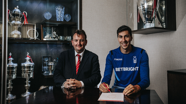 Costel Pantilimon a semnat un contract pe trei ani cu Nottingham Forest