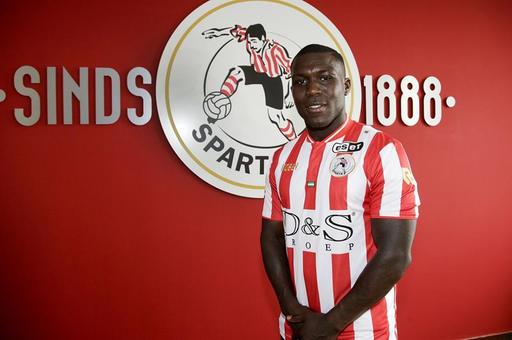 Drenthe, care s-a retras din activitatea sportivă în 2017, pentru o carieră în muzică, a revenit în fotbal