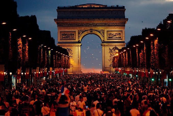 Sau intalni? i femeile din Paris