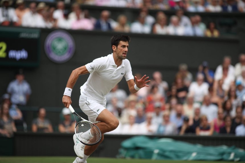 Djokovici va lupta pentru al patrulea trofeu la Wimbledon, după ce a câştigat în cinci ore şi 15 minute semifinala cu Nadal