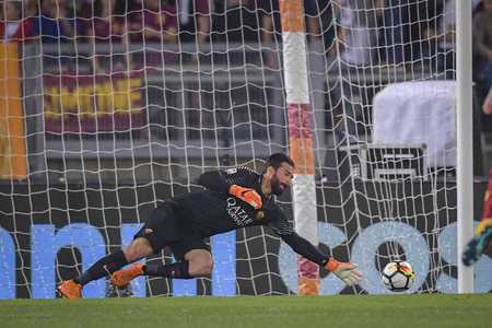 BBC: AS Roma este de acord să îl transfere pe Alisson la Liverpool pentru 66,8 milioane de lire sterline