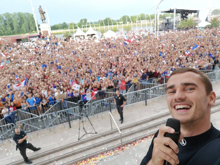 Mii de fani din oraşul natal al lui Griezmann şi-au primit cu entuziasm campionul mondial