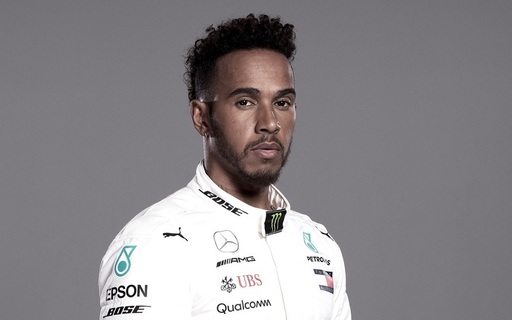 Hamilton a scăpat doar cu avertisment după ce a încălcat regulamentul la o intrare la boxe