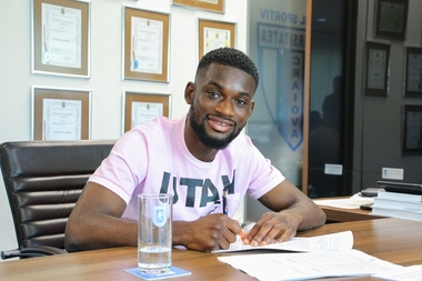 CS Universitatea Craiova l-a achiziţionat pe fundaşul Isaac Donkor