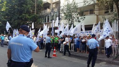 Preşedintele sindicatului Sport şi Tineret s-a întâlnit cu secretarul de stat din MTS: Doamna minstru nu este, şi-a luat liber, deşi ştie că are grevă în toată ţara