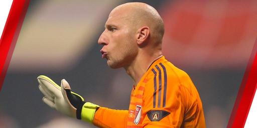 Portarul Brad Guzan a fost intervievat de comentatorii ESPN în timpul All Star Game MLS, cu ajutorul unei căşti şi al unui microfon - VIDEO