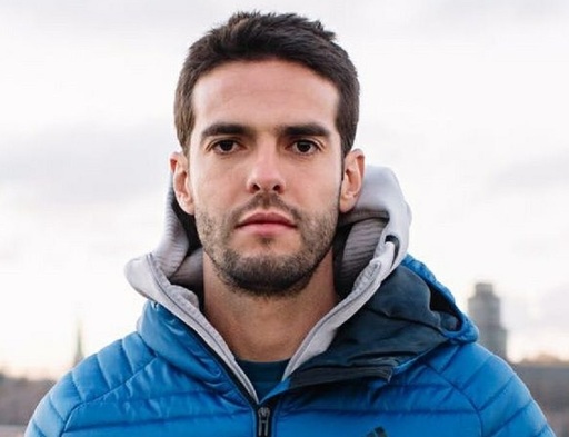 Kaka revine la AC Milan pentru a se forma în meseria de conducător