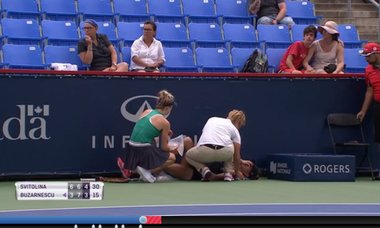 UPDATE - Buzărnescu a abandonat în setul trei al meciului cu Svitolina, la Rogers Cup. Românca s-a prăbuşit pe teren ţipând şi plângând de durere. Ea ar fi suferit o entorsă la gleznă - VIDEO