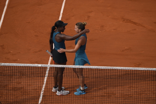 Finala de la Montreal, între Simona Halep şi Sloane Stephens, a început