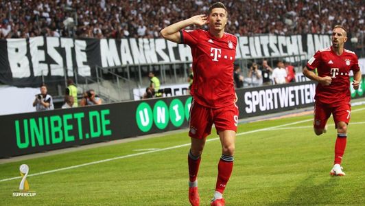 Bayern Munchen a câştigat pentru a şaptea oară Supercupa Germaniei, după 5-0 cu Eintracht. Lewandowski a înscris trei goluri
