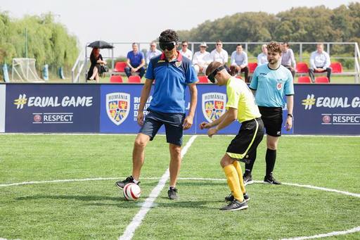 FRF a inaugurat primul teren de fotbal pentru nevăzători din România