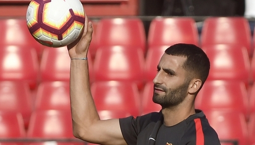 FC Sevilla: Gonalons a suferit o fractură de cap de peroneu la un antrenament