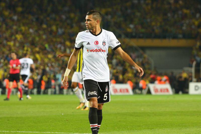 Portughezul Pepe le-a dat angajaţilor clubului Beşiktaş o mare parte din primele din acest sezon