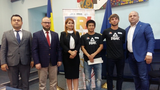 Luptătorii ruşi Zurab Kapraev şi Nikolai Okhlopkov au primit cetăţenia română