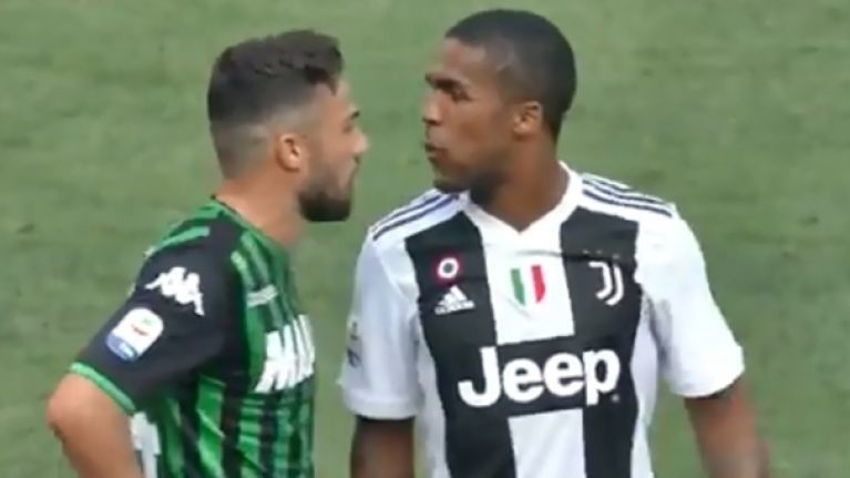 Douglas Costa a cerut iertare după ce a scuipat un adversar