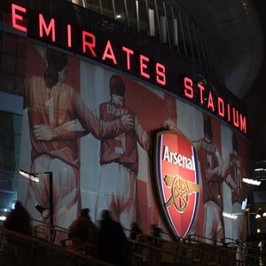 Arsenal îşi schimbă sponsorul tehnic