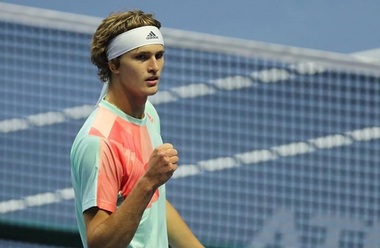 Alexander Zverev şi-a rupt racheta la meciul cu Djokovici de la Shanghai şi apoi a oferit-o publicului
