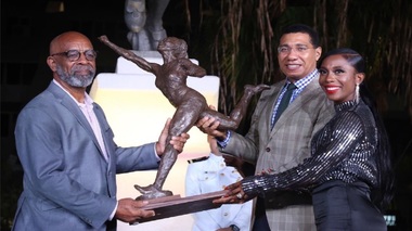 Shelly-Ann Fraser-Pryce, dubla campioană olimpică la 100 metri, are statuie la Kingston