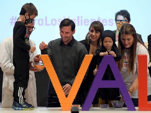 Messi a participat la ceremonia care marchează startul lucrărilor de construcţie a unui centru de oncologie pediatrică. Argentinianul a contribuit la strângerea de fonduri