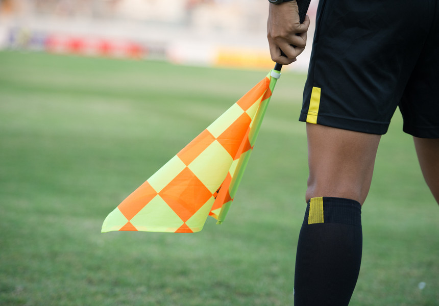 Marcel Bîrsan arbitrează meciul Universitatea Craiova – FCSB, din Liga I