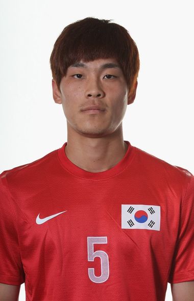 Internaţionalul sud-coreean Jang Hyun-soo, suspendat o lună pentru că a încercat să nu facă stagiul militar