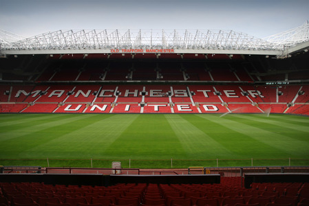 Manchester United revizuieşte măsurile de securitate după ce un fan a intrat pe teren cu arme de jucărie