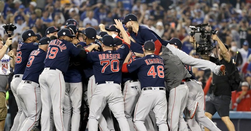 Boston Red Sox, bacşiş de 195.000 de dolari la sărbătorirea într-un club de noapte a câştigării World Series