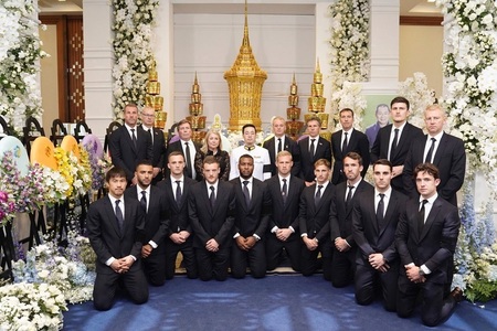Mai mulţi jucători ai Leicester City şi antrenorul Claude Puel la funeraliile lui Vichai Srivaddhanaprabha, la Bangkok