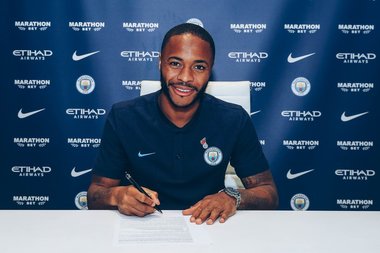 Raheem Sterling şi-a prelungit contractul cu Manchester City