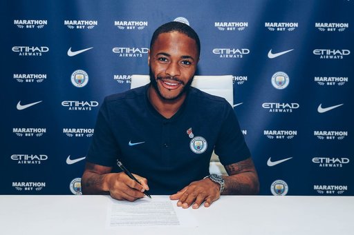 Raheem Sterling şi-a prelungit contractul cu Manchester City