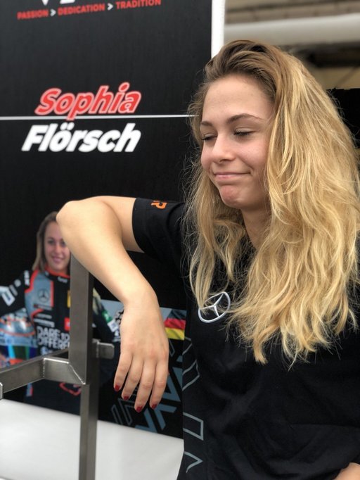 Pilotul Sophia Florsch, în sala de operaţie de peste şapte ore după accidentul din Macao