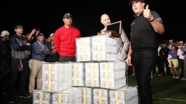 Golf: Phil Mickelson a câştigat "meciul secolului" cu Tiger Woods şi 9 milioane de dolari
