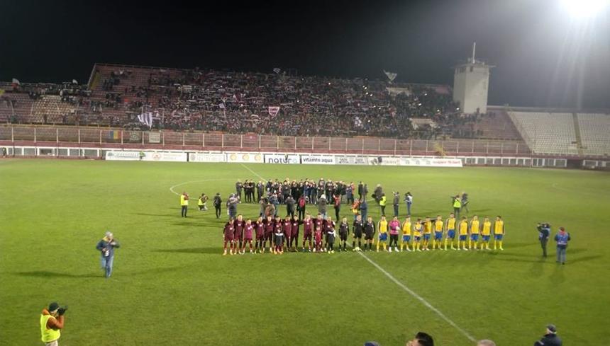 Victorie pentru Rapid în ultimul meci de pe stadionul Giuleşti şi din cariera de fotbalist a lui Daniel Pancu. La finalul partidei, Pancu a îngenuncheat în faţa fanilor