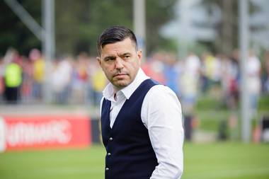 Mesajul selecţionerului Contra pentru fani, pe final de an: Numai împreună putem să ne îndeplinim obiectivul comun, calificarea la Euro-2020 - VIDEO