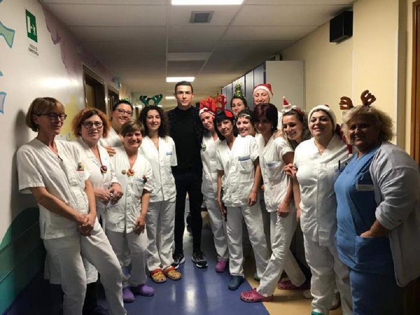 Cristiano Ronaldo a vizitat un spital de copii din Torino