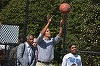 Bill Walton, legendă a NBA-ului, îl propune pe Barack Obama antrenor la UCLA
