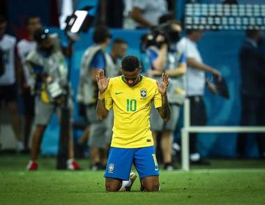Tatăl lui Neymar despre faptul că fiul său ar vrea să revină la Barca: Fake News!