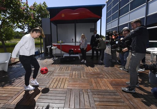 Halep pentru fifa.com: Susţin sută la sută echipa noastră naţională de fotbal. Sunt o româncă mândră